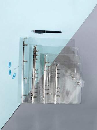 简约透明按扣式手写日记本封套，透明设计，便携小巧。适合学校和办公室用作学习用品。