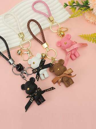 1个3D卡通熊钥匙扣、背包挂件、汽车挂饰