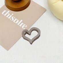 4pcs/1pc Heart-Shaped Lightweight Plastic Hair Clip, Fashionable, Versatile, With A Sense Of Elegance And Sophistication. Simple, Minimalist Solid Color Hair Claw Accessory, Suitable For Daily Outings, Casual Wear, Parties, Commuting, Vacations, Washing Face, Taking A Bath, Makeup, And Matching With Outfits. Fashion Hair Clutch - Multicolor - View 16