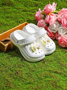 HOEASE 女童轻便EVA材质木屐 - 防滑软底，透气夏季沙滩鞋和花园鞋，配有黄色蝴蝶结吊坠和珍珠链，男女童皆宜，一脚蹬设计，四季皆宜。 - 白色 - 查看 2