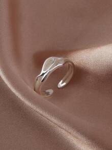 1pc Minimalist Asymmetrical Shaped Cubic Zirconia Glow In The Dark Ring, Unique Creative Women's Finger Ring - Silver - View 3