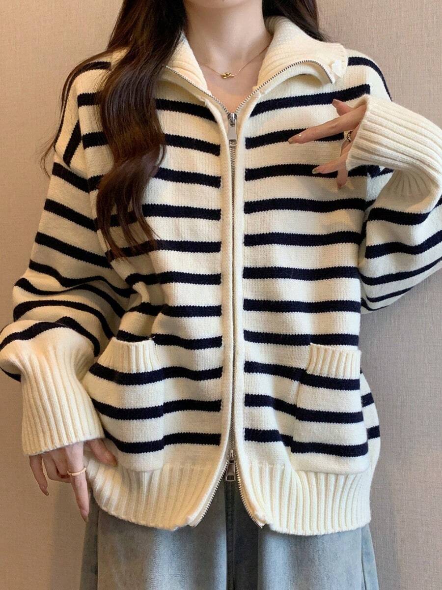 Chaqueta de punto de lana a rayas con cuello polo Chaqueta de punto con cremallera versátil y cálida Cárdigan rojo de punto para mujer - Novedad otoño/invierno Cárdigan de punto con cuello alto y tallas grandes - Top a rayas con doble cremallera y corte favorecedor - Otoño/invierno Polo de mujer de estilo coreano, corte holgado, cuello polo, lana a rayas, versátil y cálido Cárdigan de punto con cremallera Prendas de punto informales para cualquier ocasión Navidad - Beis - Ver 1