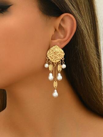 一对几何长流苏珍珠耳环，优雅百搭，适合日常佩戴，秋冬季节适用。