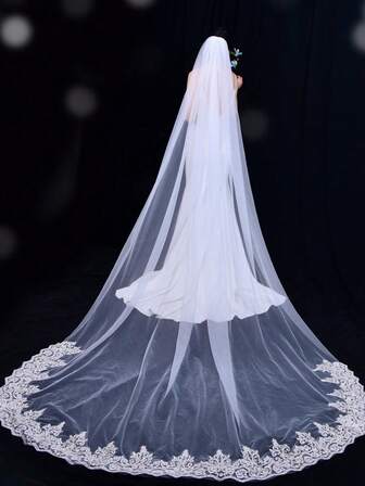 奢华长尾蕾丝边新娘头纱，非常适合教堂婚礼、目的地婚礼摄影以及作为配饰，并配有发梳。