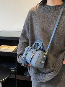 新款时尚纯色布艺手提包，外观优雅，字母装饰，双提手设计，拉链封口，可调节肩带。内部可存放钥匙、口红等物品，适合女性、女大学生、通勤、外出、约会、购物、日常通勤及各种场合。 - 藍色 - 查看 4