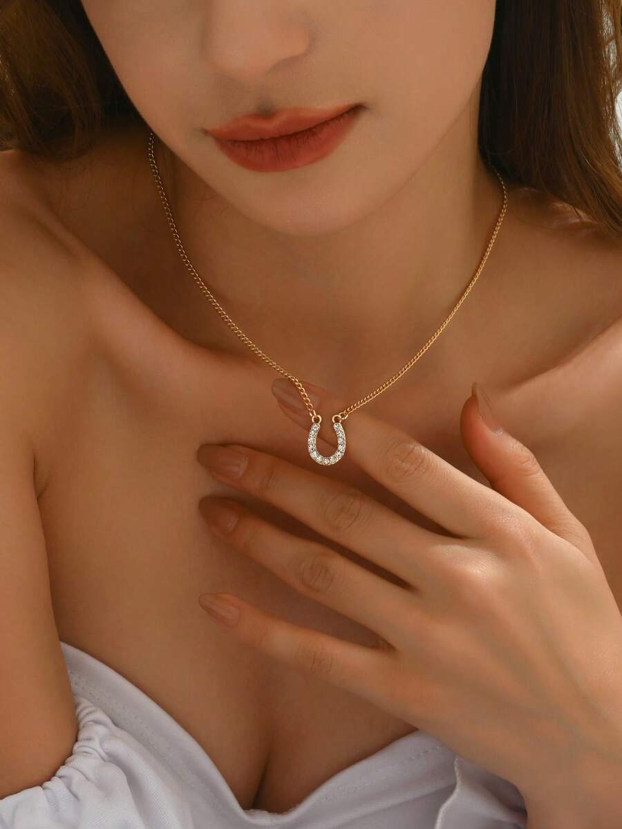 1pc Minimalist Fashionable Rhinestone Horseshoe Pendant Necklace, Versatile For Women's Daily, Party, And Commute Wear