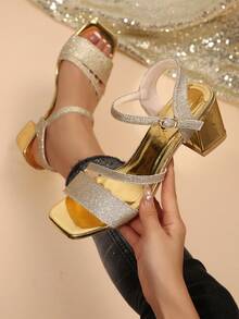 Sandálias de salto alto com fivela e glitter, elegantes e modernas para o verão. Sandálias femininas de salto médio grosso com tira, estilo fada, versáteis e com solado macio e confortáveis, perfeitas para usar com vestidos e cheongsams.