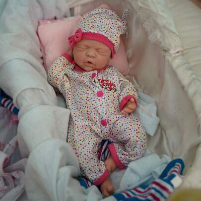 12-Inch Lifelike Reborn Baby Doll, Soft Full Body Solid Silicone Reborn Toy, Realistic Handpainted Skin, Ideal Christmas/Birthday Gift For Children 3+ Years Old