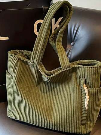 时尚休闲灯芯绒大容量单肩手提包，轻便柔软材质，适合日常通勤、购物、装零钱包。超大容量时尚女士单肩手提包，灯芯绒面料柔软耐用，配有侧袋和多个隔层，拉链封口，适合短途旅行、工作通勤、日常外出。