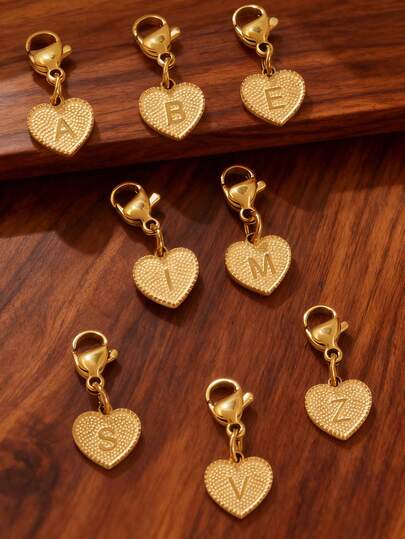 1个不锈钢心形字母吊坠，适合DIY手提包、斜挎包、汽车钥匙扣，26个字母吊坠，带龙虾扣，用于珠宝制作配件、手链、项链等。