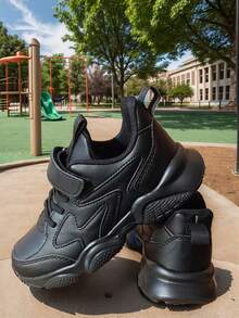 1双儿童鞋，新款春季儿童运动鞋，纯黑色PU拼接厚底小黑鞋，低帮魔术贴，小学男女童校园休闲鞋，街头户外跑步训练鞋，适合儿童节、春节、复活节、劳动节等节日穿着。 - 黑色 - 查看 9