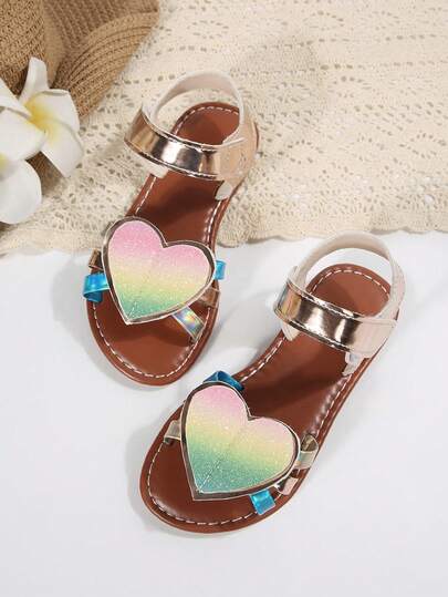 Un par de sandalias infantiles 2026 Nuevo estilo de verano, de moda y versátil, planas de punta redonda, antideslizantes, con , con diseños de mariposa, arcoíris, corazón, lindas sandalias de playa