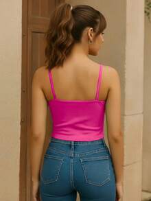 DEVIT - Top corto básico para mujer con tirantes delgados y corte ajustado, diseño liso sin estampado, estilo minimalista y versátil ideal para outfits casuales, urbanos o de verano, cómodo y combinable con jeans, faldas o joggers - Rosa Fucsia - Ver 2