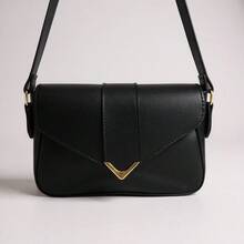 Women's Shoulder Bag With Gold Details. Envelope Bag With Magnetic Closure. - màu đen - Xem 2
