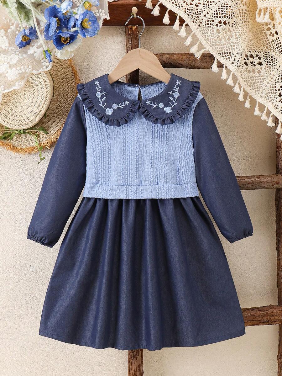 Vestido 2 en 1 de manga larga con patchwork y cuello Peter Pan bordado, estilo universitario versátil, nueva moda de otoño para niñas jóvenes - Azul lavado oscuro - Ver 1