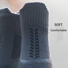 1 para butów dla dużych i średnich psów – ochraniacze na łapy odporne na warunki atmosferyczne, z antypoślizgową podeszwą i lekko wodoodporną konstrukcją – zimowe buty śnieżne, osłona na gorący letni chodnik, niezbędny element garderoby na deszczowy dzień, sprzęt do outdoorowych przygód, pomoc dla starszych psów, ochraniacz na podłogę z twardego drewna, sprzęt