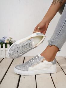 1双女士新款日常舒适户外休闲运动鞋，白色编织图案亮片拼接前系带低帮户外运动滑板平底圆头套脚鞋 - 白色 - 查看 1
