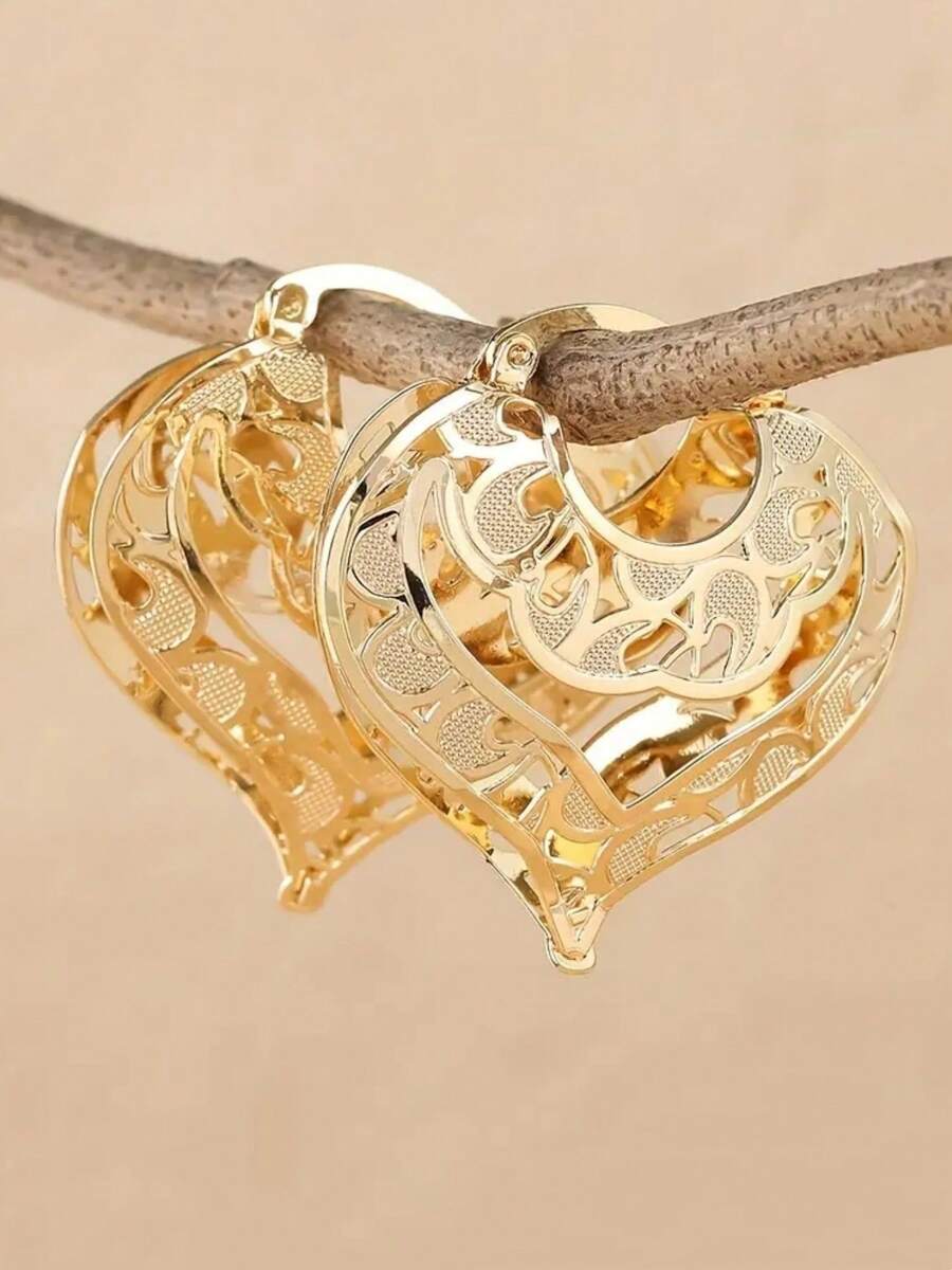 1 Pair Classic Elegant Hollow Heart Hoop Earrings, Suitable For Women's Fashion Jewelry, Wedding And Birthday Gifts - Gold - View 1
