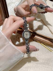 This Elegant And Compact Women's Quartz Watch Is Suitable For Daily Wear, And Also Makes A Great Birthday, Graduation, New Year Or Party Gift. - Silver - View 2