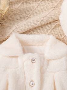 معطف كارديجان أنيق للبنات الصغيرات بياقة من الفرو الصناعي باللون الأحادي، مع أزرار، ملابس خارجية أنيقة وسميكة ودافئة، مع قبعة بيريه مطابقة، مناسب لعيد الأضحى والخروجات والتجمعات اليومية في فصلي الخريف والشتاء - لون مشمشي - مشاهدة 4