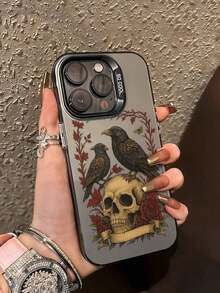 1pc Funda de Teléfono de TPU de Cobertura Completa a Prueba de Golpes con Borde Suave Diseño de Calavera Gótica con Dos Cuervos, Rosas Rojas, Hojas Rojas y Mariposa para Entusiastas de Halloween y Amantes del Arte Oscuro Compatible con iPhone 17/16/15/14/13/12/11/Plus/Pro/Promax/Air, Galaxy S25/S24/S23/S22/S21/FE/Plus/Ultra, Interesante Rompecabezas Impermeable a Prueba de Golpes Resistente a Rasguños - Negro - Ver 3