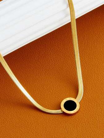 1件复古风格罗马数字黑色表盘钛钢吊坠项链，锁骨链配饰，适合日常佩戴和送礼场合，四季皆宜的配饰