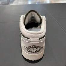 Nike 1双男士AJ1低帮复古休闲篮球鞋 - 橄欖綠/杏色 - 查看 8