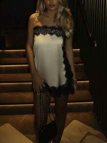 Women Y2k Lace Camisole Top Satin Square Neck Side Split Cami Silk Sleeveless Spaghetti Strap Loose Going Out Tank Backless Nightgown Sleepwear Sliky Short Wedding Nightgown,Party Streetwear,Rave Outfit,Club Outfits,Beach Vacation Outfits,Spring Break Outfits,Valentines Clothes,St Pattys Day Outfit,Easter Outfit - 黑與白 - 查看 1