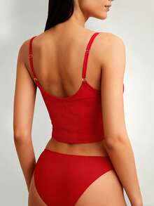 Camiseta de mujer de punto acanalado rojo, con copas acolchadas incorporadas para levantar y dar soporte, una pieza versátil y cómoda para usar como capa - Rojo - Ver 6