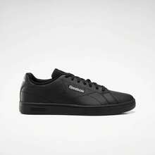 Tenis Reebok Court Clean para hombre y mujer, el calzado esencial que combina una estética limpia con la versatilidad necesaria para tu día a día. Estos tenis de silueta de perfil bajo están diseñados para ofrecer un look sofisticado y relajado, ideales para combinar con cualquier atuendo casual. Están fabricados con una parte superior de piel sintética suave y duradera, que proporciona un ajuste cómodo y una apariencia premium. Cuentan con una suela de goma tipo cupsole de alta resistencia que garantiza una tracción estable, junto con una plantilla acolchada que ofrece una amortiguación ligera en cada paso. Su diseño  con el logotipo de Reebok sutilmente grabado en el lateral resalta su enfoque minimalista y elegante, convirtiéndolos en la elección perfecta para quienes valoran la simplicidad, la calidad y el legado deportivo en un calzado contemporáneo y unisex. - Negro - Ver 1