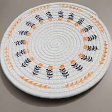 手工编织圆形餐垫套装 - 棉麻材质，耐热、柔软、耐用，饰有可爱花卉图案 - 非常适合放置杯子、碗、锅等。 - 小花 - 查看 10