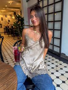 Women Lace Trim Satin Cami Tops Spaghetti Straps Deep V-Neck Silk Camisole Tops Asymmetrical Tank Tops Backless Lace Patchwork Party Going Out Tops - 淺灰色 - 查看 3