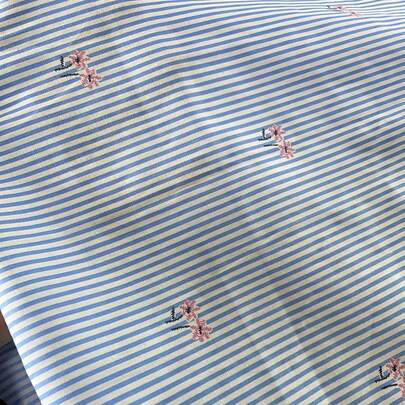 0,5 m/1 m/2 m Tela estampada con rayas azules y blancas y flores, suave, transpirable y amigable con la piel, adecuada para coser camisas, vestidos, blusas, cortinas, fundas de almohada, decoración del hogar y manualidades, 145 cm de ancho, múltiples tamaños disponibles