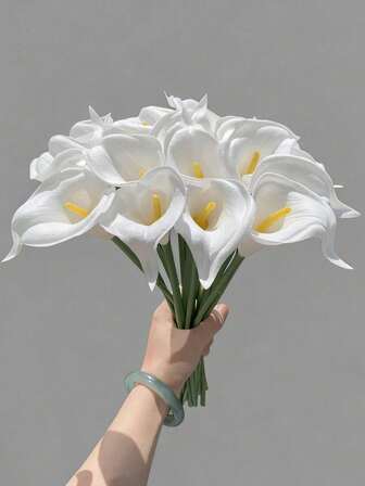 20支白色仿真花，丝绸马蹄莲，适用于母亲节、情人节、家居、厨房、婚礼装饰 - 可用于新娘背景道具、花束、手镯、婚礼拱门、派对装饰、礼品装饰、餐厅中心摆设