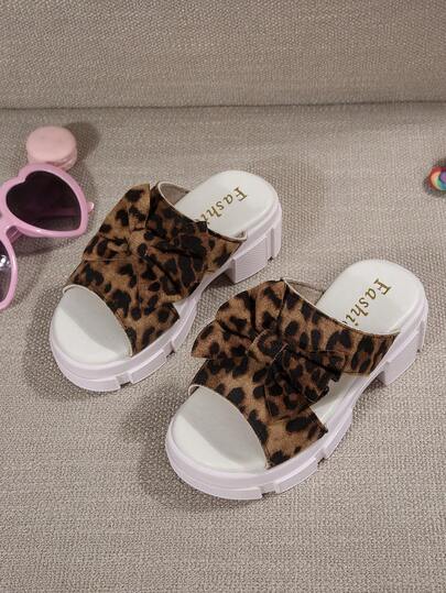 一双时尚儿童高跟豹纹蝴蝶结拖鞋，新款女童高跟拖鞋，女孩喜欢的鞋子，沙滩凉鞋，软底厚底沙滩凉鞋，波西米亚风格，凉鞋，休闲度假派对凉鞋，美鞋