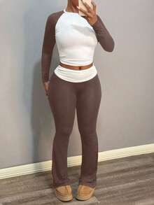 LovelyWholesale 女士休闲圆领长袖撞色拼接T恤和腰部褶裥喇叭裤套装 春季服装 - 棕色 - 查看 3