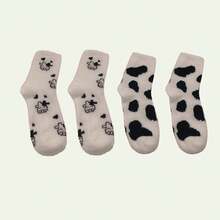 Conjunto de meias listradas e de pelúcia aconchegantes com estampa de vaca - meias felpudas, quentes e felpudas para mulheres/meninas, estampa fofa de vaca e design listrado clássico, meias macias e confortáveis para dormir em casa no inverno e uso diário | 1 par/ 2 pares/ 4 pares/ 6 pares