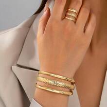 Bracelet And Ring Set Featuring A Three-Ring Design And Exquisite Embossed Carvings. - Gold - View 6