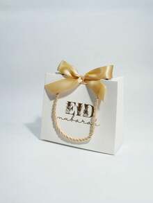 5个优雅的开斋节礼品袋，配粉色和白色缎带，奢华白色纸质礼品袋，金色绳柄，适用于糖果、椰枣、珠宝、小礼物和派对回礼，是开斋节庆祝活动、斋月礼品包装、家庭聚会、清真寺活动、课堂交换、伴娘回礼、婴儿派对和节日礼品包装的理想之选。 - 14X6X12cm - 查看 10