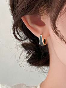 一对简约别致的几何造型圈形耳环，适合日常佩戴、派对和各种活动。 - 灰色 - 查看 5