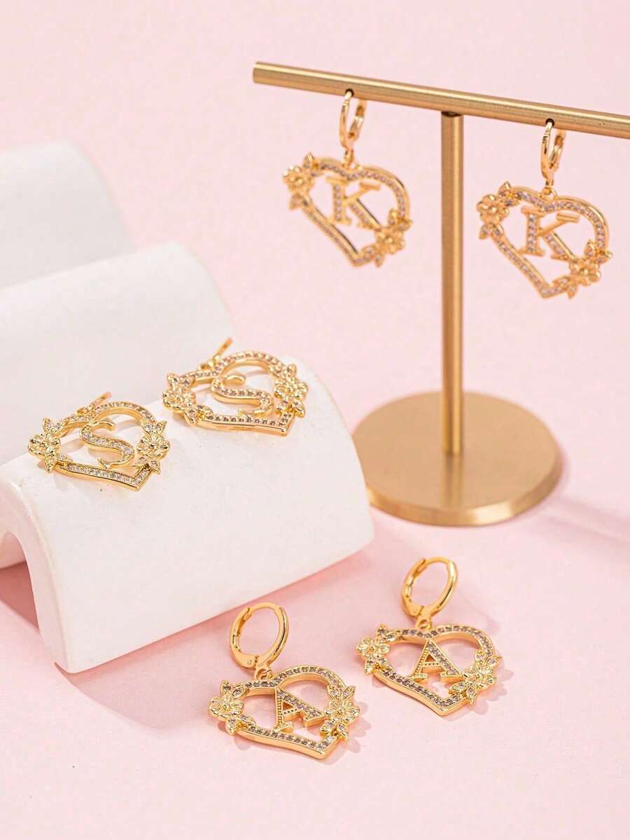 1 Pair Of Exquisite And Elegant Letter-Trimmed Flower Pendant Earrings, A Fashionable And Affordable Luxury Style, A Niche Design, Versatile Earrings,Elegant Earrings, Suitable For Everyday Casual Wear And Parties, A Must-Have Jewelry For European And American Teenagers. - Multicolor - View 1