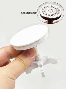 POKOJA LAND 1/2 chiếc Bàn tròn gỗ mini thủ công tỷ lệ 1:12 kèm khăn trải bàn ren, thích hợp cho đồ nội thất nhà búp bê trong nhà/ngoài trời, chủ đề Anime, tuyệt vời cho Giáng sinh, Halloween, Phục sinh, Lễ tạ ơn - Bàn đa năng cho nhiều phòng khác nhau (Làm thủ công, bề mặt hơi không bằng phẳng là bình thường) - Nhiều màu - Xem 15