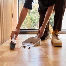 Joseph Joseph CleanTech Wall-Mounted Indoor Dustpan &Amp; Brush Set With Dust-Shield Compact, Clean Storage, Handheld Broom - ColorB - 查看 7