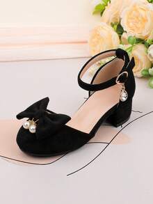 花童鞋，适合婚礼、派对、节日等场合，适合所有年龄段的女孩，经典舒适百搭的小童鞋，时尚黑色蝴蝶结珍珠高跟鞋，适合正式场合、表演、芭蕾舞、公主鞋。