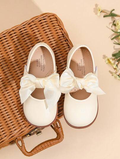 1双全新舒适平底户外鞋，可爱婴幼儿学步鞋，时尚保暖女婴学步平底鞋