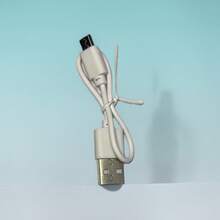 现代自拍环形灯，带 28 个 LED 补光灯、手机灯、圣诞灯、自拍灯、适用于智能手机的 USB 可充电可调光夹式灯、化妆灯、彩带 - 按钮控制、可调亮度、无噪音重影、未完成的塑料表面 - 包括 USB 电缆、独立式安装 - 适用于多种房间类型、桌面放置（粉色/白色/蓝色/黑色）