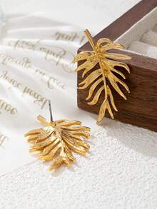 1 Pair Women's Earrings, New Minimalist Leaf Design, Elegant, Creative, Multi-Element Earrings - Gold - View 3