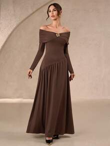 女士优雅精致浪漫时尚露肩金属装饰长袖紧身A字纯色连衣裙，适合秋夏季节，可作茶会礼服或婚纱穿着。 - 咖啡棕 - 查看 4