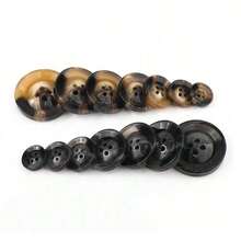 20 piezas de botones redondos de resina, color marrón, botones redondos de 4 agujeros, suministros de artesanía decorativa, suministros de costura y tejido de resina. (Tamaño: 1,5 cm/0,59 in, 2,1 cm/0,82 in, 2,5 cm/0,98 in)