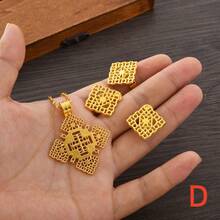 3 pièces Ensemble de bijoux classique doré creux en forme de croix, comprenant des boucles d'oreilles, une bague et un collier. Élégant et convenant aux femmes. Adapté pour les rassemblements au Moyen-Orient, les mariages, les festivals, les fêtes et les anniversaires.